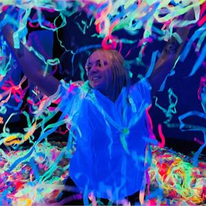 НЕОНовое бумажное шоу